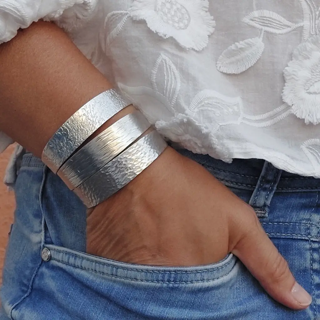 bracelet aluminium martelé et texturé